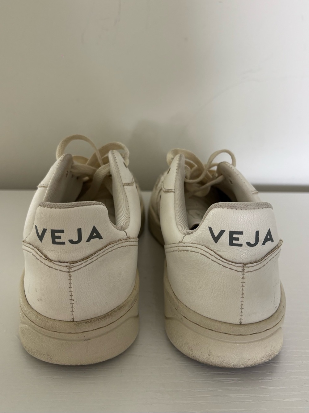 Veja women’s  Leather Sneakers in Off-White